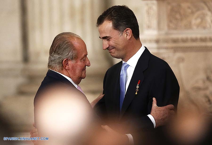 Felipe VI dice que la Corona debe ganarse la confianza de todos los ciudadanos 