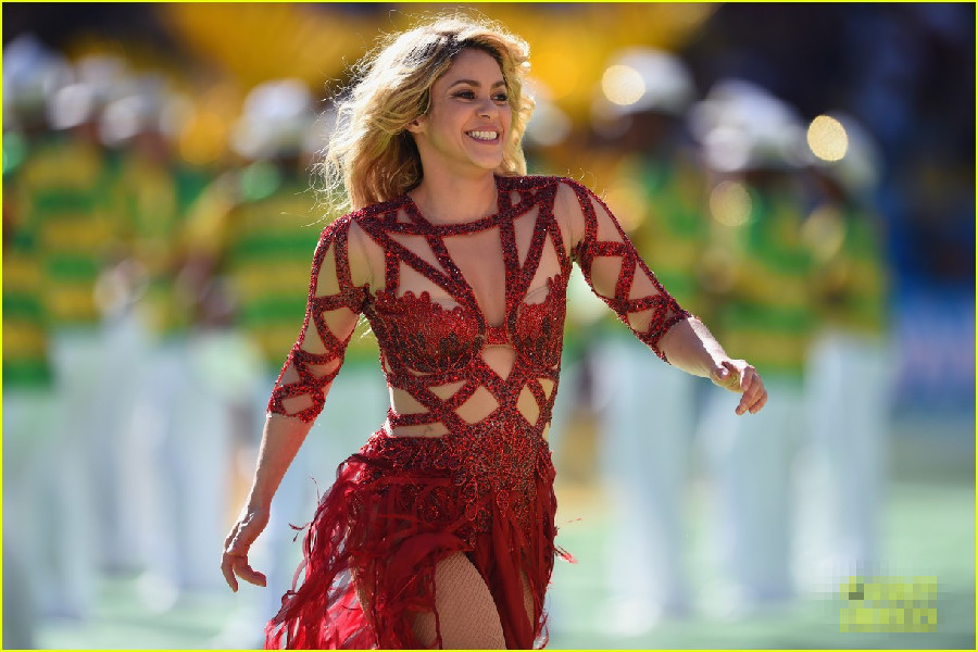 Caliente Shakira le pone ritmo a la clausura de Brasil 2014 con su hijo chulo