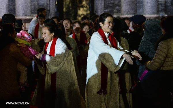 Católicos de Xian celebran la Noche Buena en la iglesia