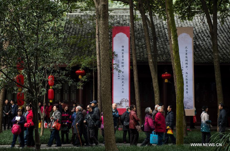 Ciudadanos de Chengdu celebran día de los seres humanos