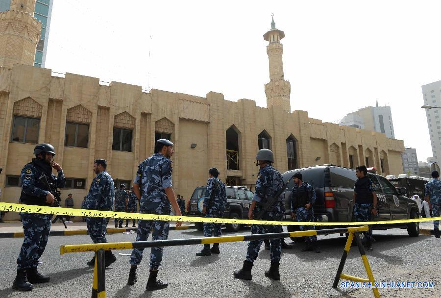 Mueren 25 personas y 202 resultan heridas en ataque a mezquita en Kuwait