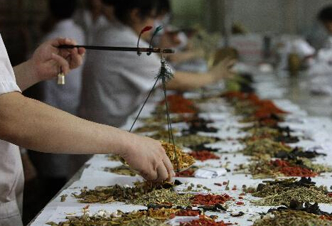 Pekín organiza recorridos de medicina tradicional china