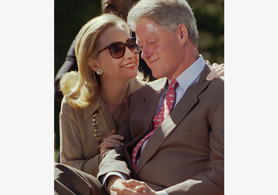 Ex presidente de EE.UU Bill Clinton y su esposa Hillary Clinton, el 26 de agosto de 1995.