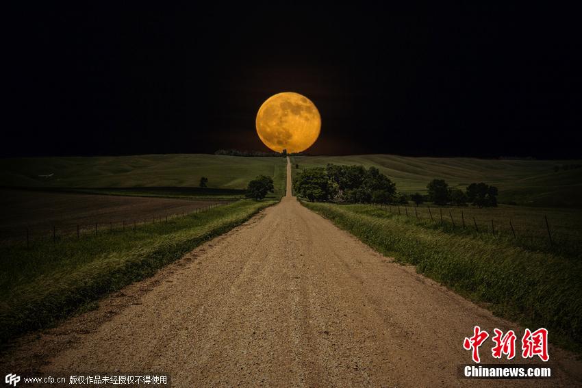 La luna en ojos de los fotógrafos 4