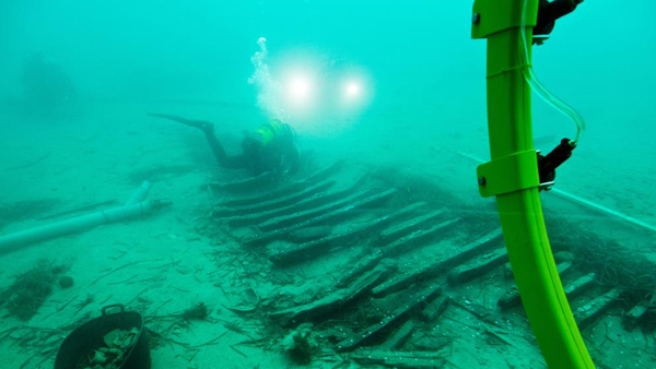 Un submarino catalán halla ánforas de tiempos de Cristo