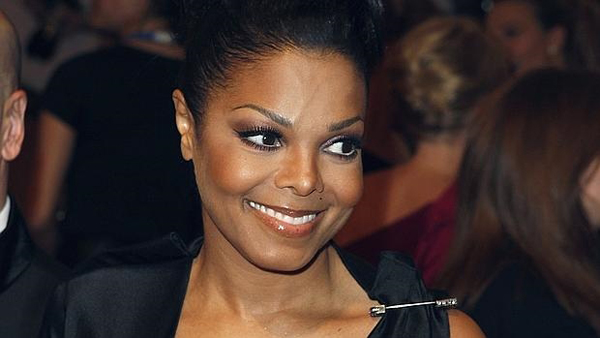 Janet Jackson revela que tiene un tumor en la garganta