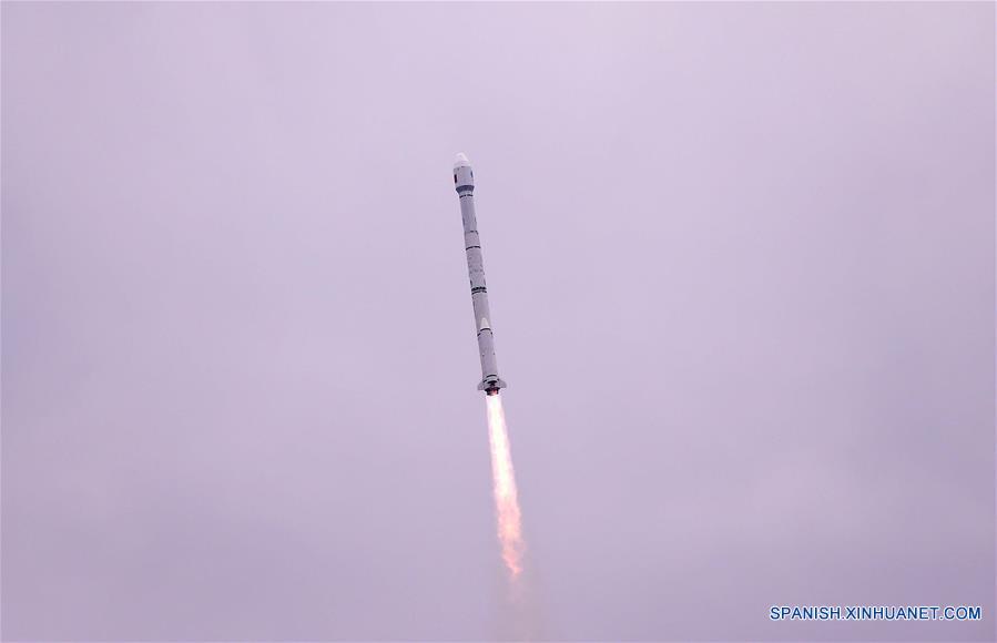 Un cohete Gran Marcha-3C que lleva el satélite número 21 del Sistema de Navegación Satelital Beidou fue lanzado en Centro de Lanzamiento de Satélites de Xichang, provincia de Sichuan, suroeste de China, 1 de febrero de 2016. (Xinhua / Xue Yubin)