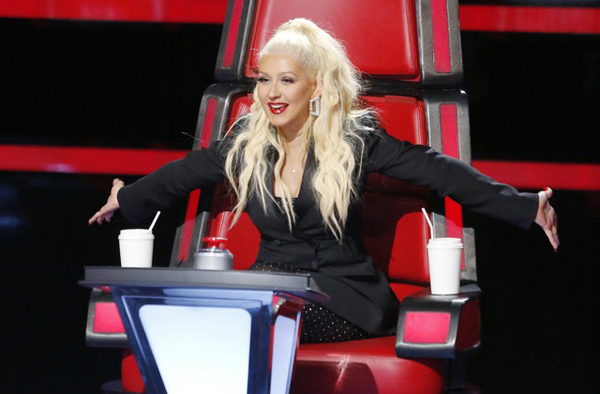 Christina Aguilera besa a una mujer que acababa de conocer