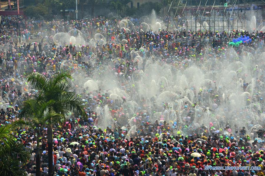 Festival de Aspersión de Agua en Yunnan