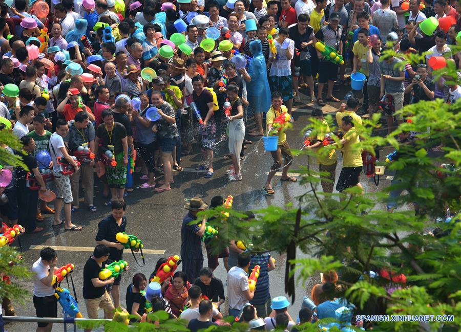 Festival de Aspersión de Agua en Yunnan