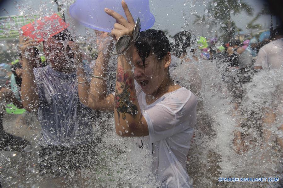 Festival de Aspersión de Agua en Yunnan