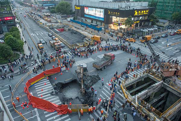 Alaban al héroe del socavón en Hangzhou