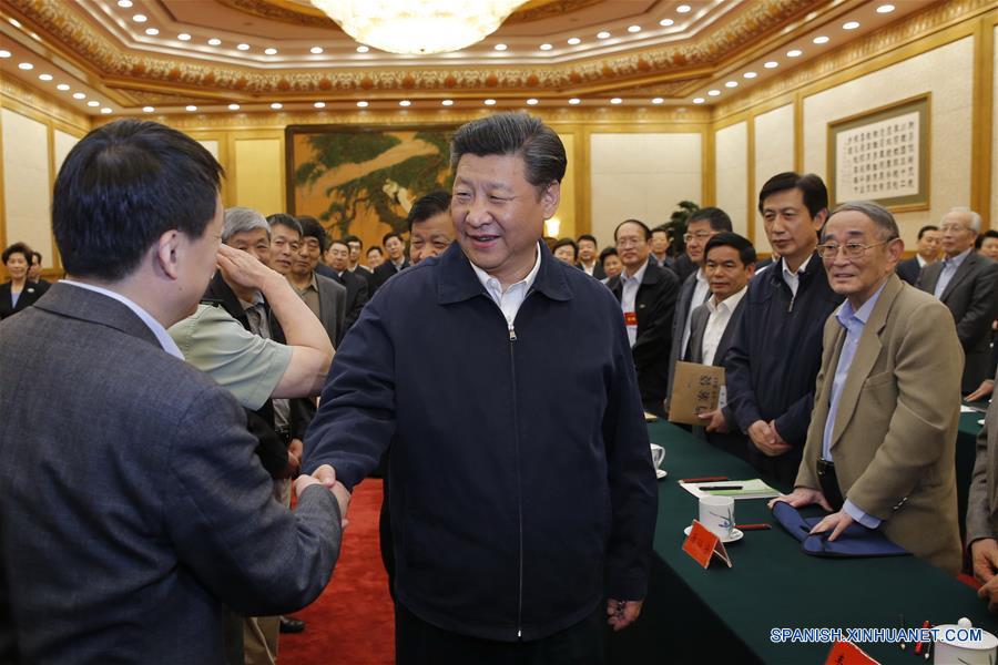 El presidente de China, Xi Jinping se dirige a un simposio para debatir sobre la filosofía y las ciencias sociales en China, 17 de mayo de 2016. (Xinhua / Xie Huanchi)