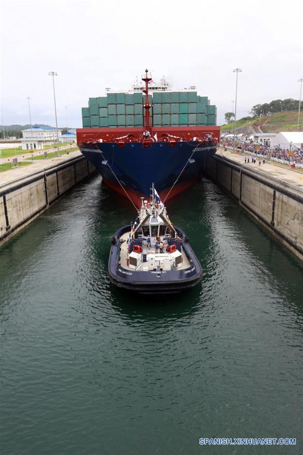 Barco chino inicia tránsito inaugural 
por Canal de Panamá ampliado