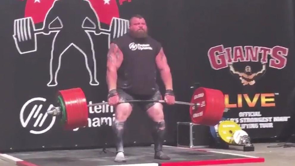 Eddie Hall levanta media tonelada y casi muere en el intento