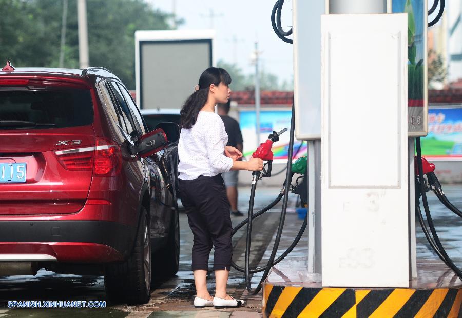 China rebaja precios de combustibles