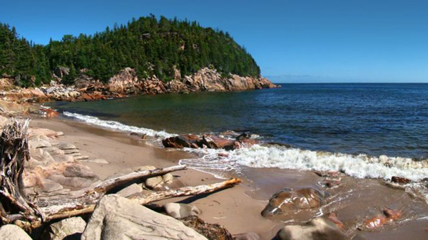 Una remota y fría isla de Canadá ofrece trabajo y tierra sin costo