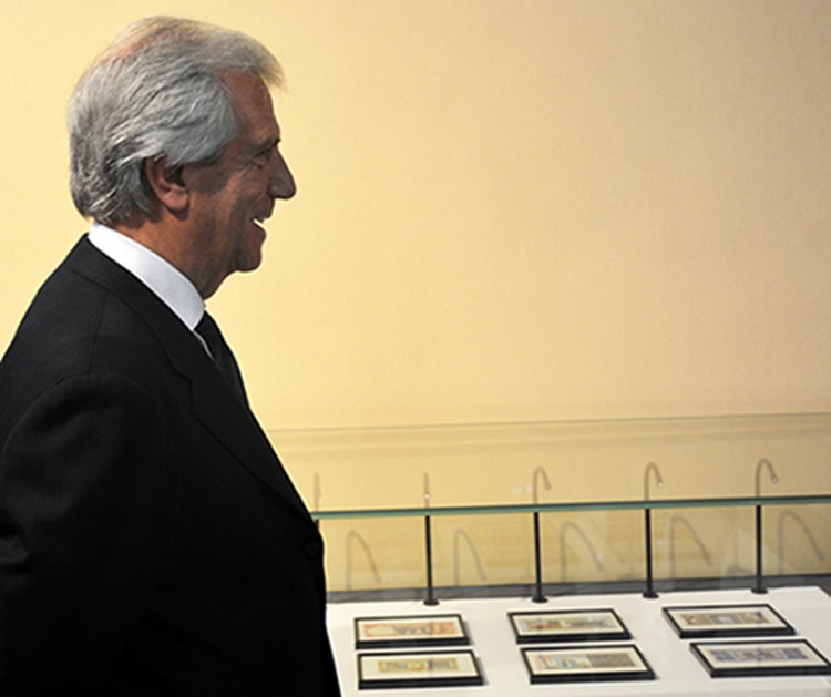 Presidente Tabaré Vázquez inaugura en Beijing exposición de arte contemporáneo 