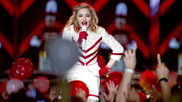 Madonna ofrece sexo oral a quien vote a Clinton