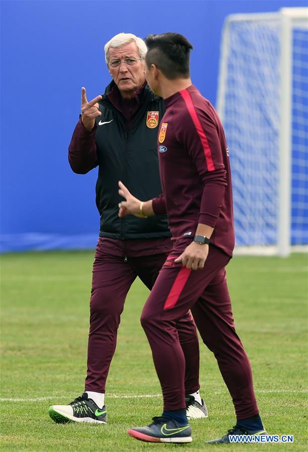 Lippi comienza los entrenamientos con la selección nacional de fútbol de China en Kunming