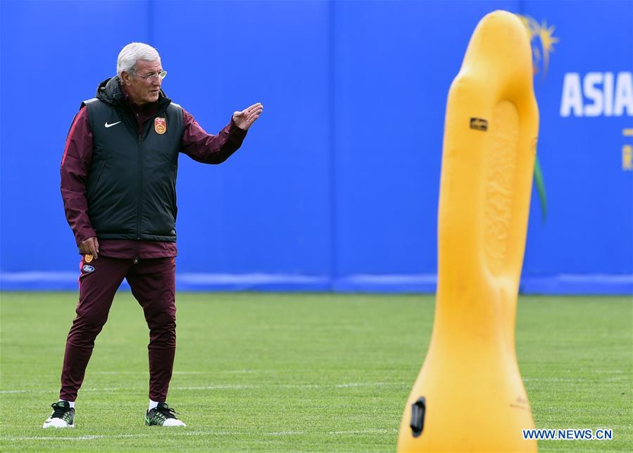 Lippi comienza los entrenamientos con la selección nacional de fútbol de China en Kunming