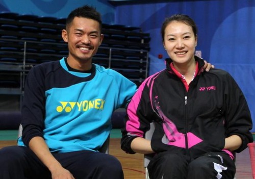 El campeón olímpico de badminton Lin Dan se disculpa por enga?ar a su esposa