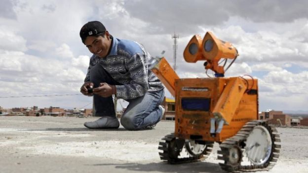 El genio boliviano de 18 a?os que fabrica sofisticados robots con desechos