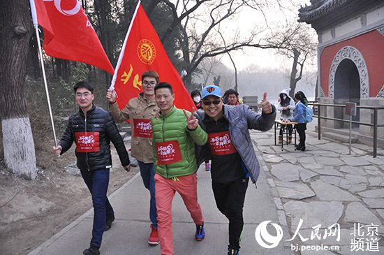 Pueblo en Línea convoca una excursión de 100 mil internautas en 40 ciudades para celebrar el A?o Nuevo y su XX aniversario------la Universidad de Beijing, Beijing