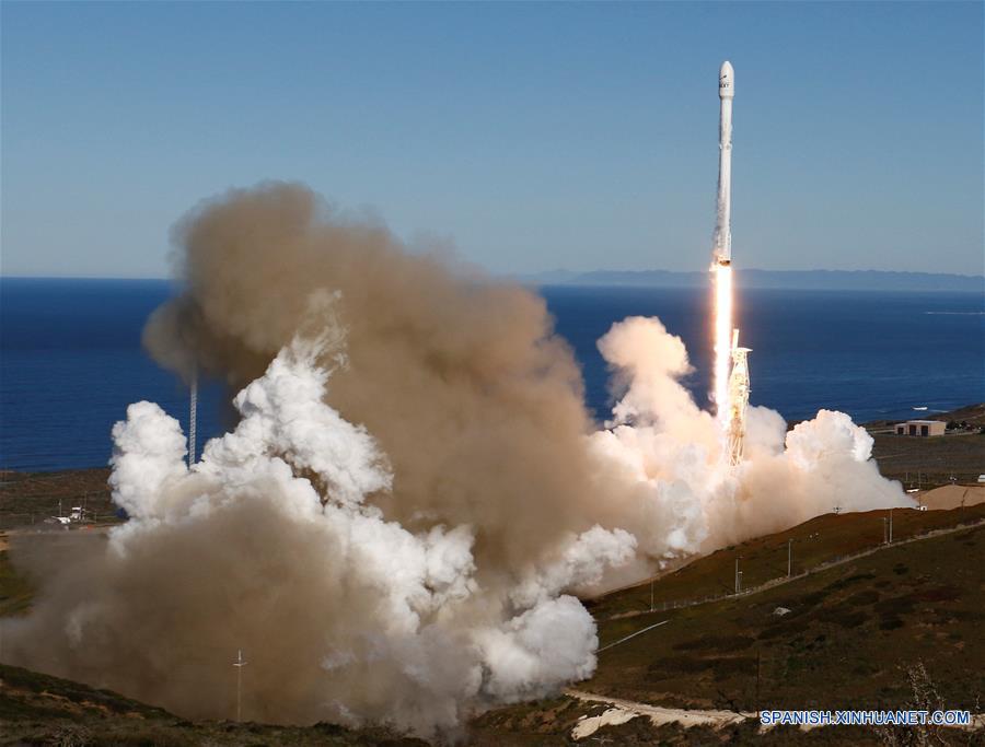 SpaceX lanza primer vuelo 4 meses después de explosión