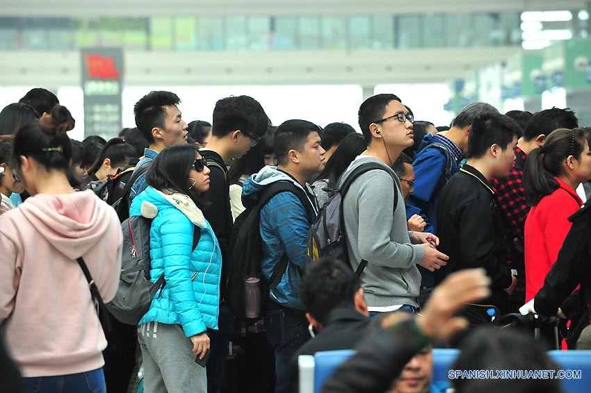 Día de Limpieza de Tumbas pone presión al sistema ferroviario de China