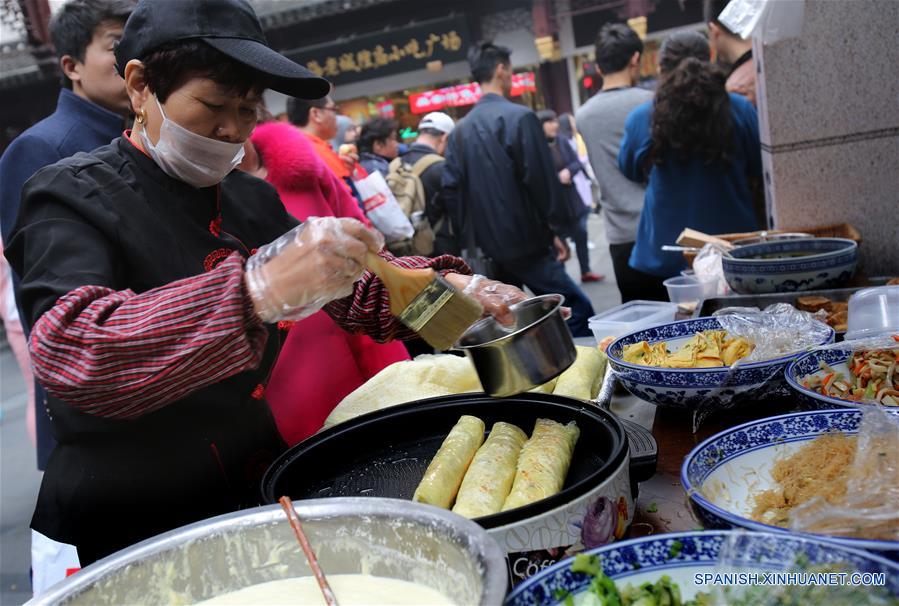 Caídas en precios de alimentos en marzo apuntan a bajada de IPC