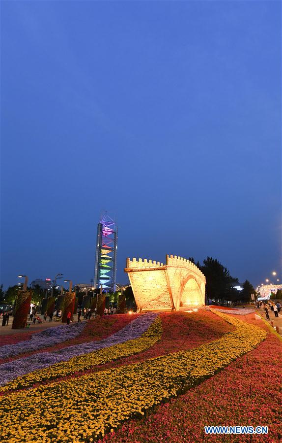 Instalan el 'Puente de Oro sobre la Ruta de la Seda' en Beijing