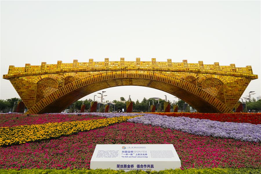 Instalan el 'Puente de Oro sobre la Ruta de la Seda' en Beijing