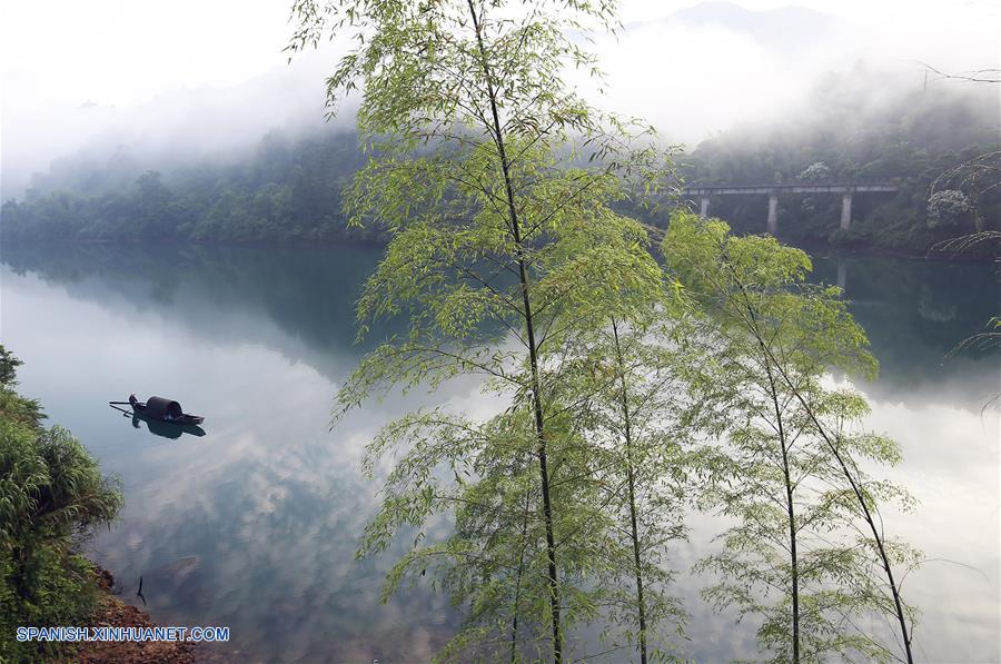 Hunan: Lago Dongjiang en Zixing