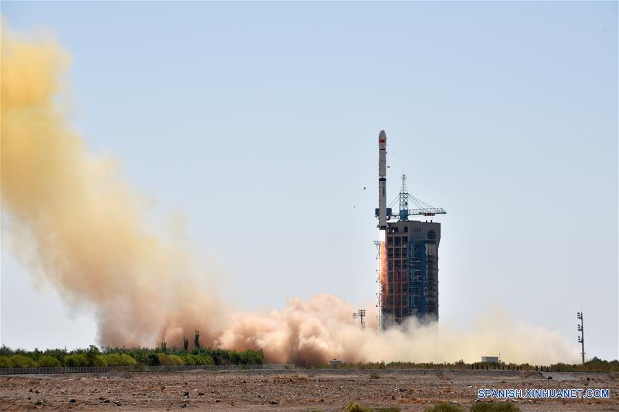 China lanza telescopio espacial para buscar agujeros negros y pulsares