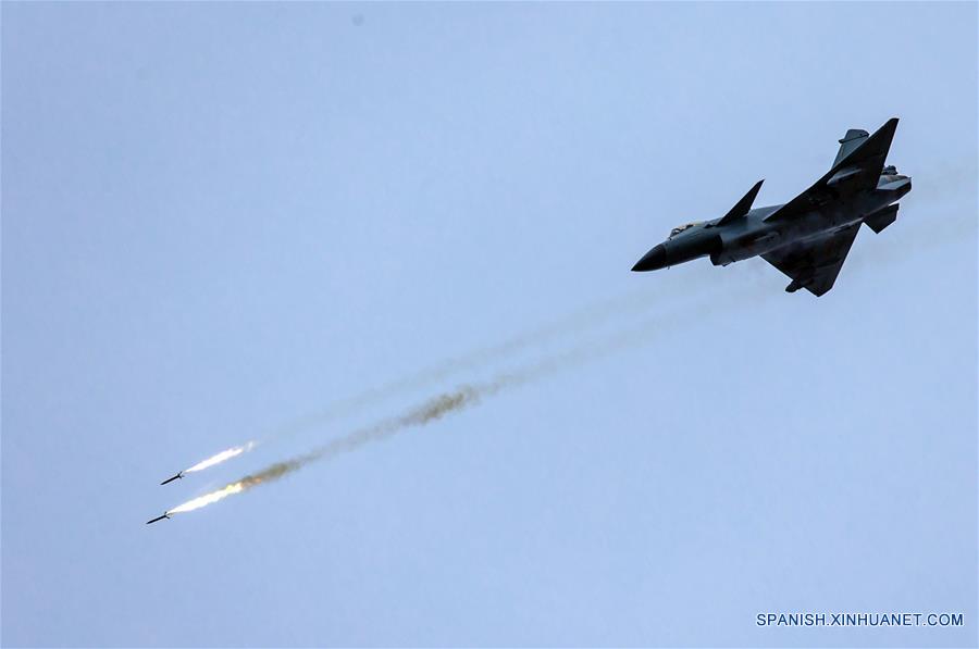 El avión de combate J-10B de China