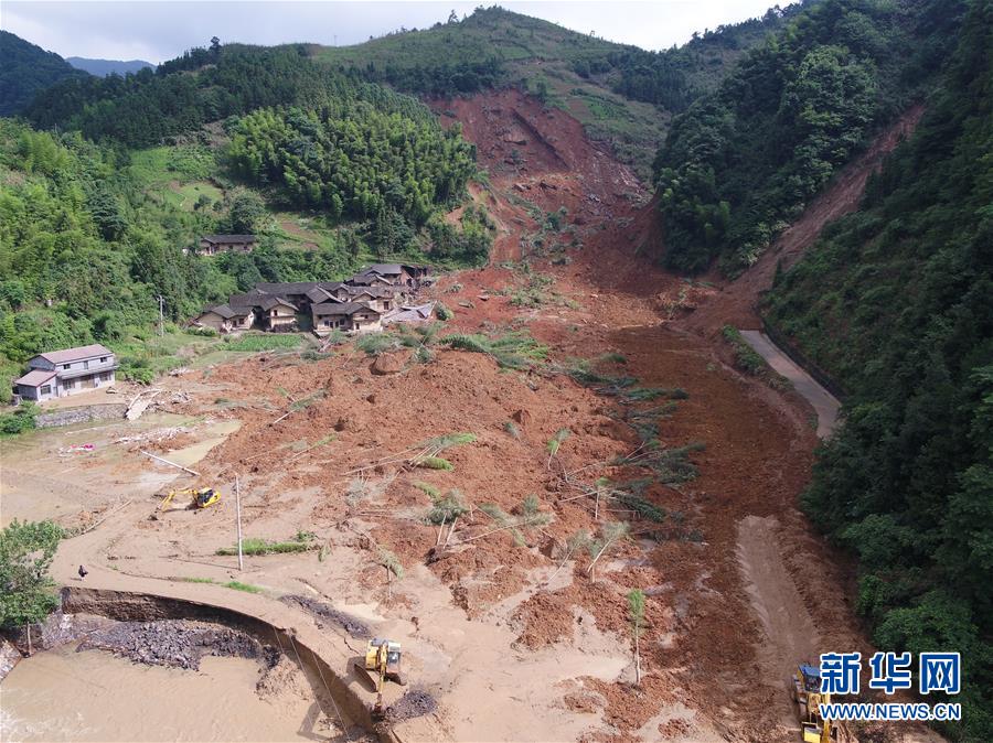 Alud de tierra deja 3 muertos y 5 desaparecidos en centro de China China