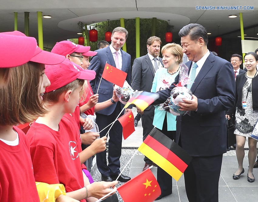 Xi y Merkel inauguran Jardín de los Pandas en Zoológico de Berlín