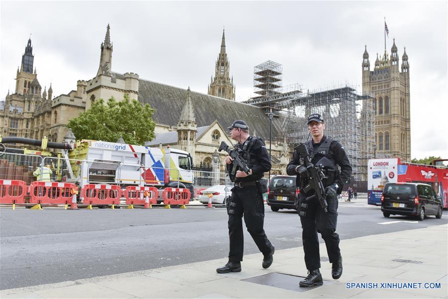 Reino Unido reduce nivel de amenaza de terrorismo de crítico a severo