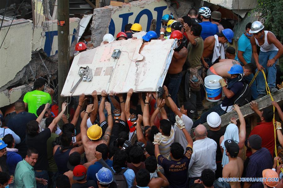 Suman 194 los muertos por terremoto en México