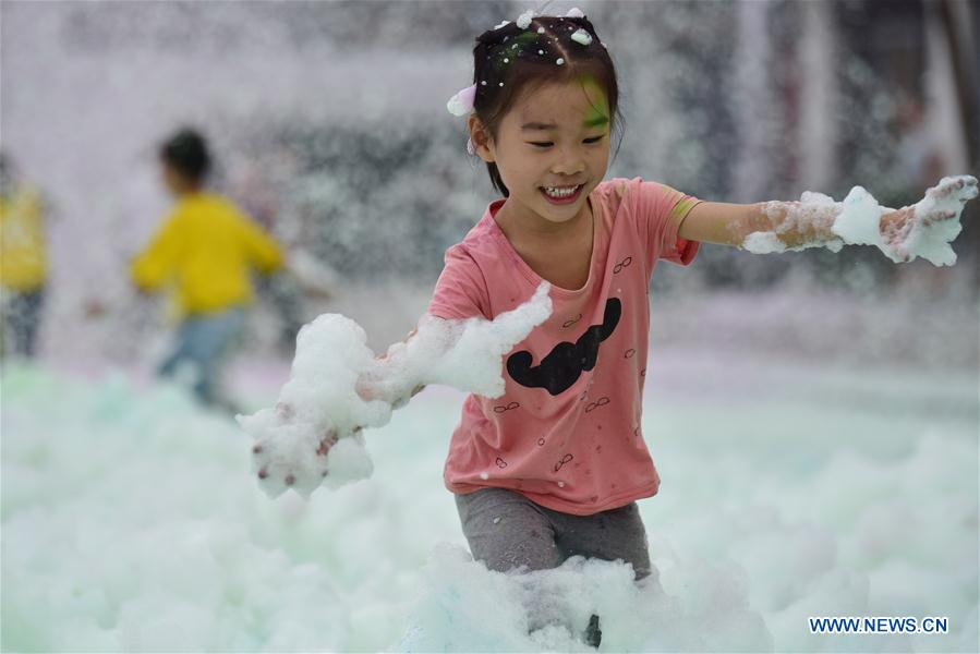 Carrera de burbujas para celebrar el Día Nacional de China