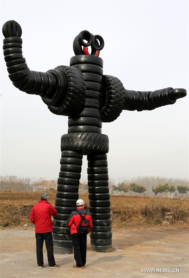 Esculturas con neumáticos desechados captan el interés en Shandong