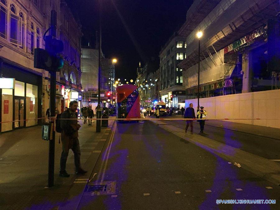 Reportan disparos mientras policía responde a incidente en metro de Londres