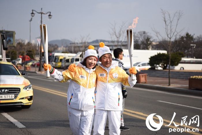 Pueblo en Línea participa en el relevo de la antorcha olímpica para los JJ.OO de Invierno de Pyeongchang