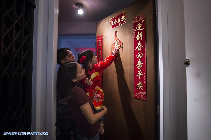 Familia sino-argentina celebra la tradición del A?o Nuevo Chino