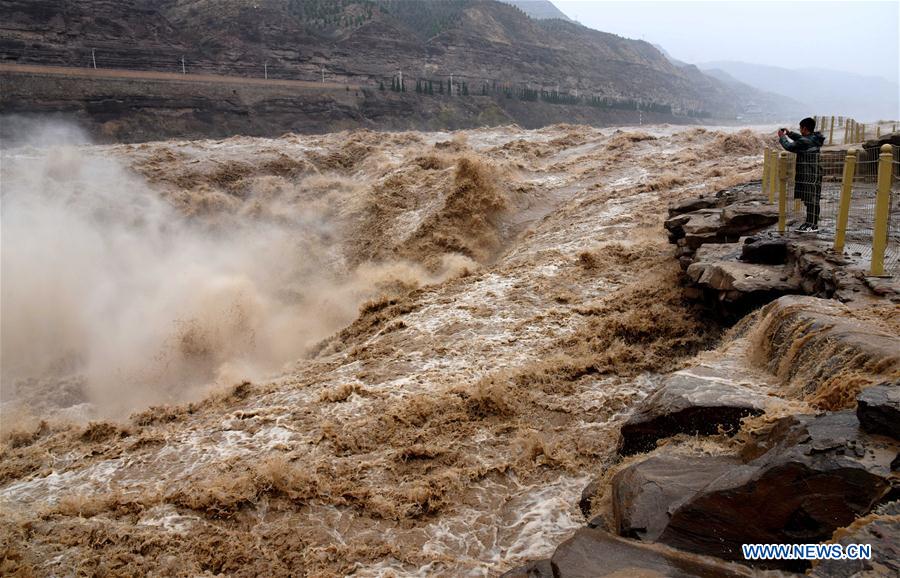 La majestuosa cascada Hukou del Río Amarillo luce sus mejores galas primaverales