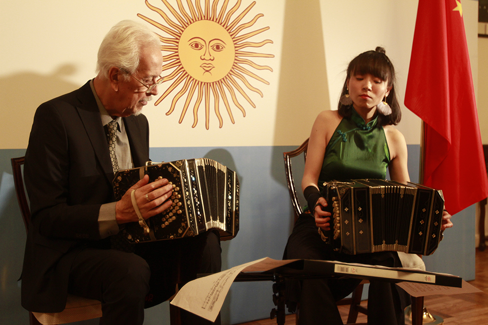 El Conservatorio Central de Música de Beijing inaugurará la primera cátedra de bandoneón y composición de tango argentino