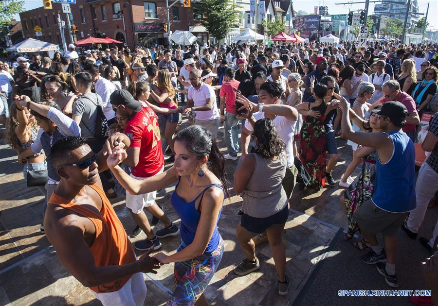 El Festival Callejero de Salsa en St. Clair 2018 en Toronto