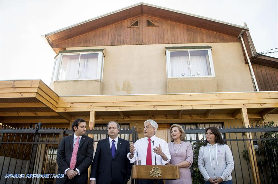 Imagen cedida por Presidencia de Chile, del presidente chileno, Sebastián Pi?era (c), pronunciando un discurso durante la presentación del proyecto de ley de Trabajo a Distancia, en Santiago, Chile, el 9 de agosto de 2018. (Xinhua/Sebastián Rodríguez/Presidencia de Chile)