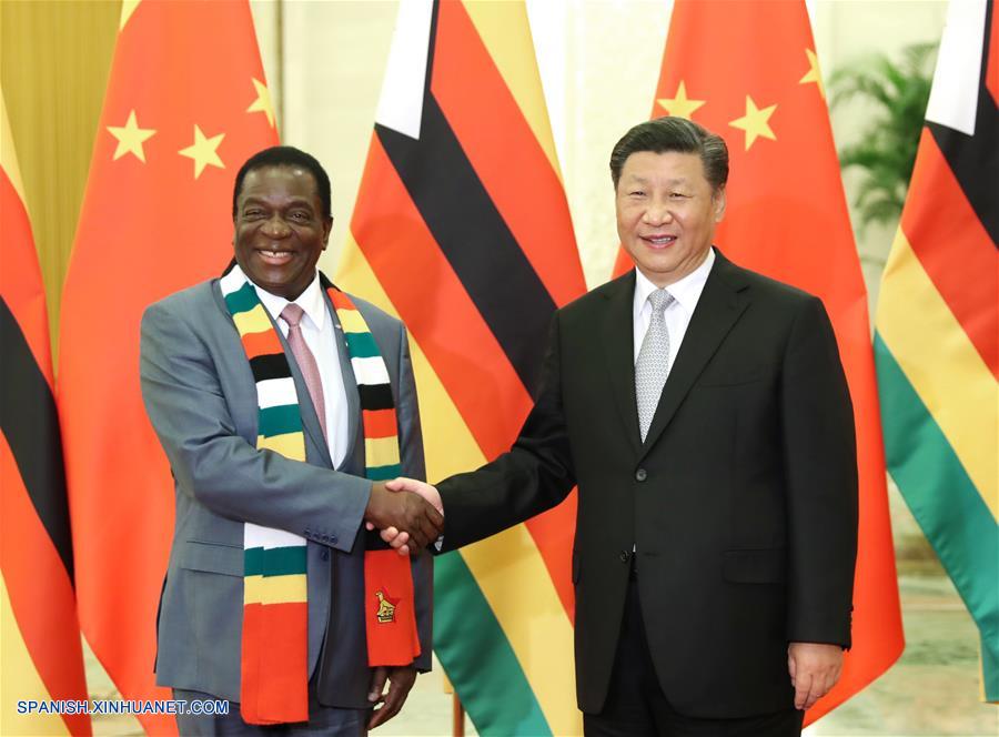 Xi se reúne con presidente de Zimbabue